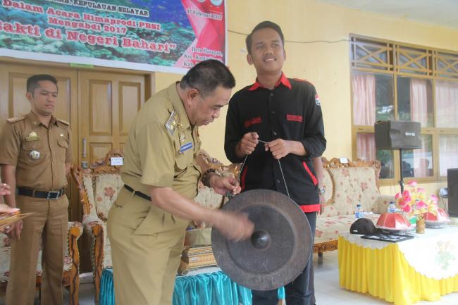Wabup Selayar Buka Baksos Himaprodi PBSI di Bontosikuyu